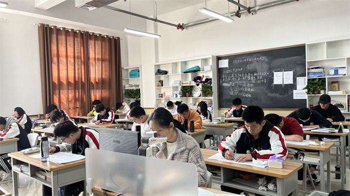 郑州创新高考复读学校环境