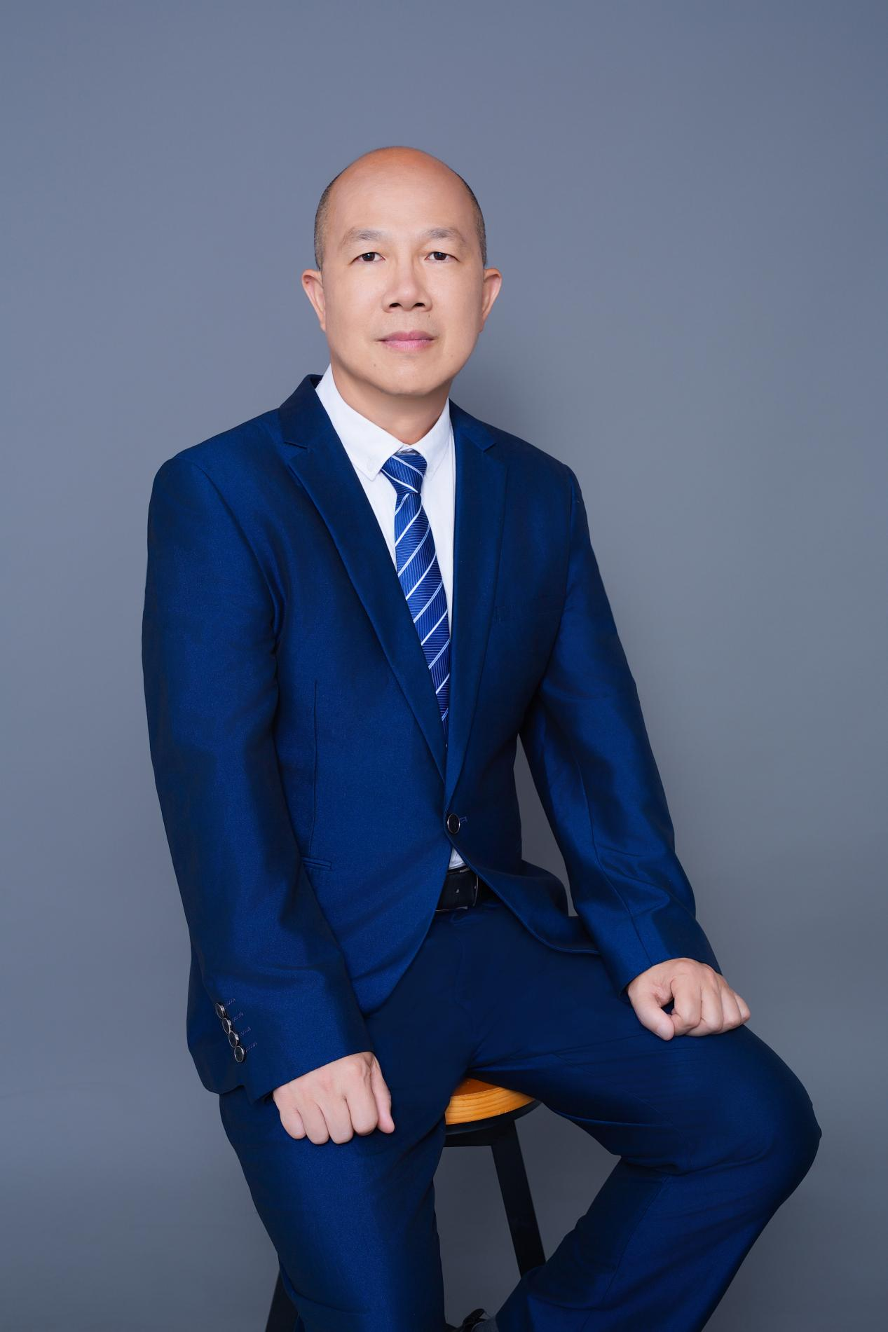 冯卫新：卫新教育创办人