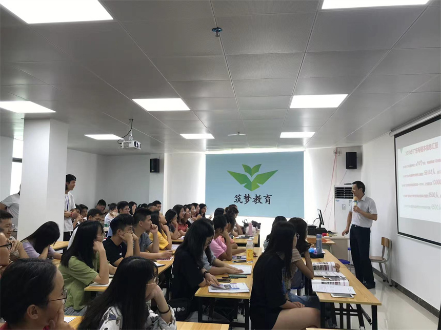 筑梦教育学校环境